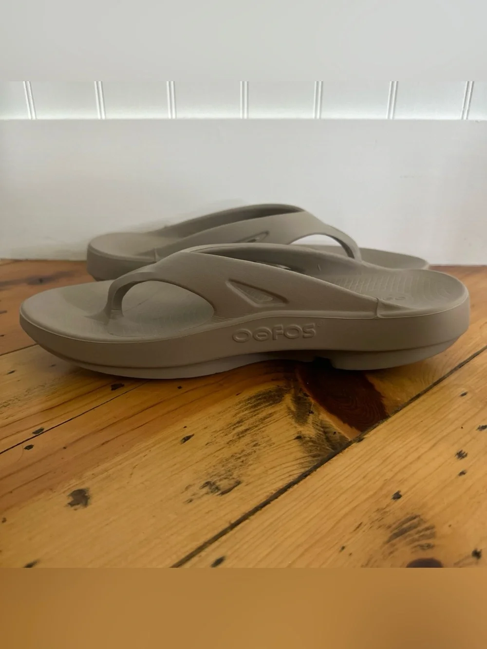 Oofos Ooriginal Flip Flop Thong Sandals Mens 12 Womens 14 Beige Recovery Comfort